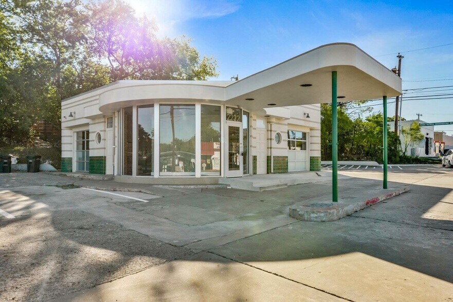 2222 San Pedro Ave, San Antonio, TX à louer - Photo principale – Image 1 sur 5
