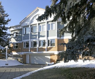 Plus de détails pour 1921 28th St SW, Calgary, AB - Logement à vendre