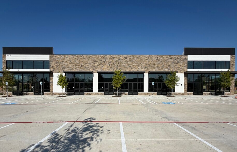 8401 Judges Way, Frisco, TX à louer - Photo de l’immeuble – Image 2 sur 5