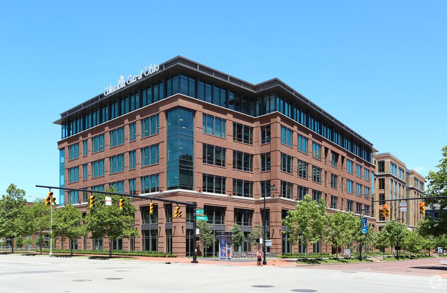 220-290 W Nationwide Blvd, Columbus, OH à louer - Photo de l’immeuble – Image 2 sur 8
