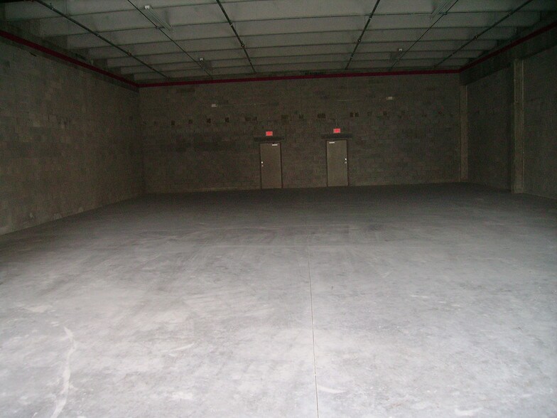 12600 SW 130th St, Miami, FL à vendre - Photo intérieure – Image 3 sur 16