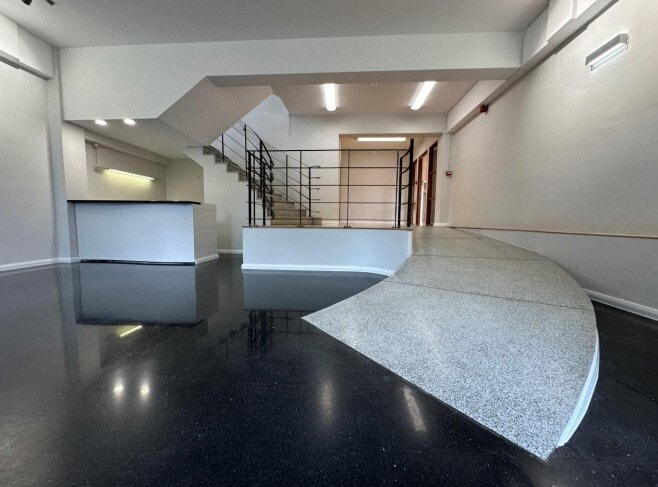 Summer Rd, Thames Ditton à louer - Photo intérieure – Image 2 sur 10