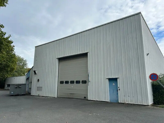 Plus de détails pour Local d’activités à vendre