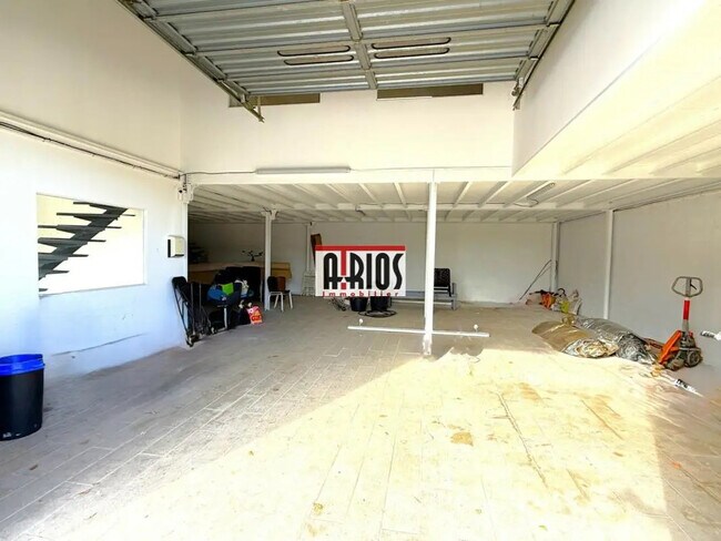 Plus de détails pour Local d’activités à vendre