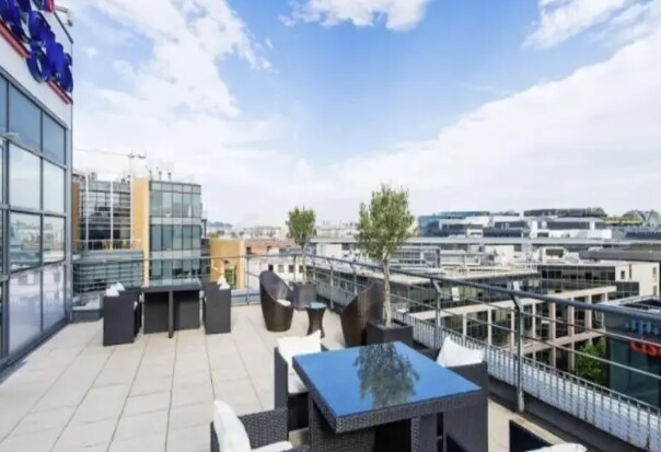 Rue Camille Desmoulins, Issy-les-Moulineaux à louer - Photo de l’immeuble – Image 3 sur 3