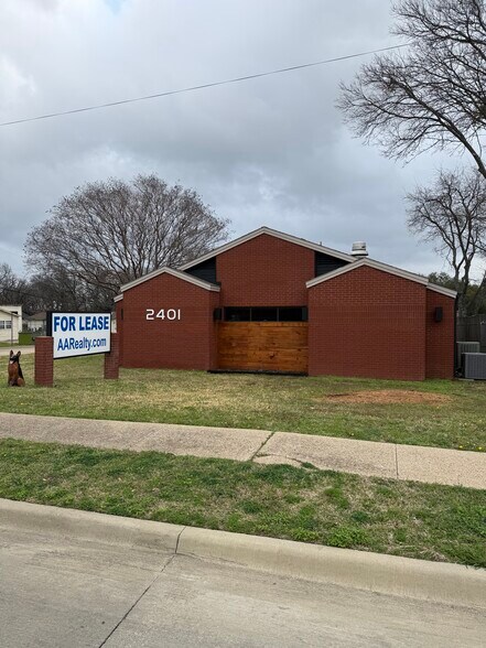 2401 W Green Oaks Blvd, Arlington, TX à louer - Photo de l’immeuble – Image 2 sur 25