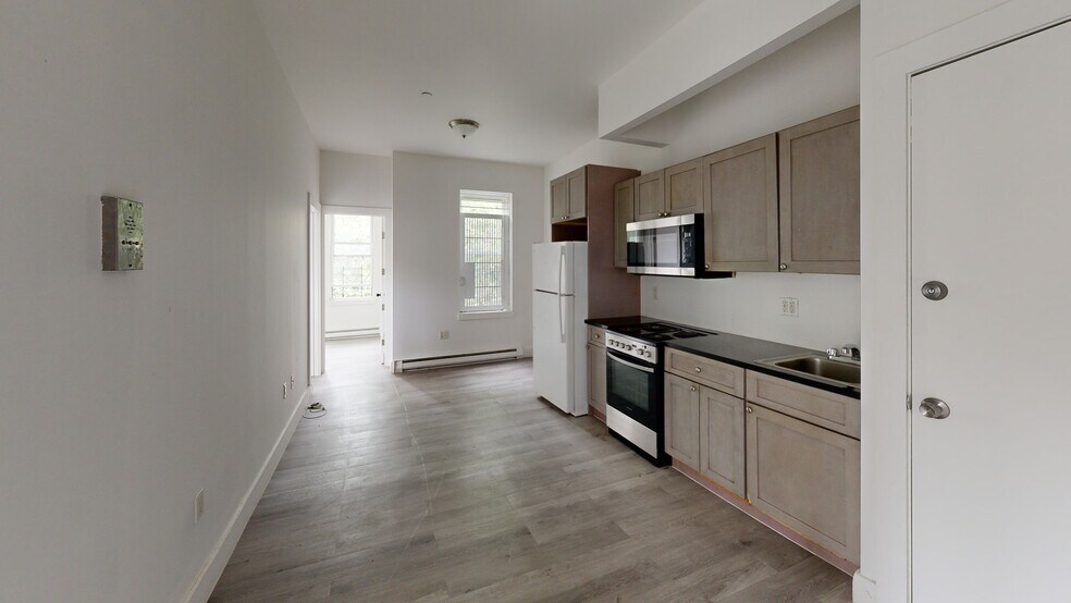 644 Barretto St, Bronx, NY à vendre - Numérisation 3D Matterport – Image 2 sur 14
