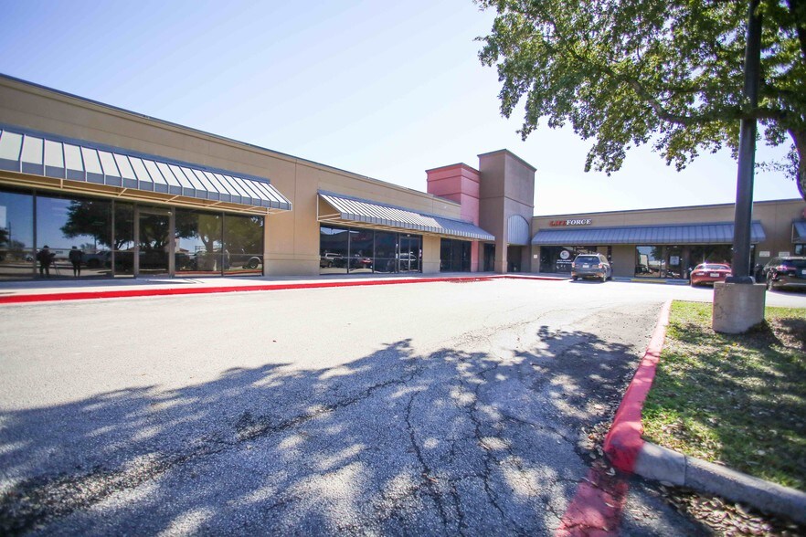 2120-2132 N Mays St, Round Rock, TX à louer - Photo de l’immeuble – Image 2 sur 5