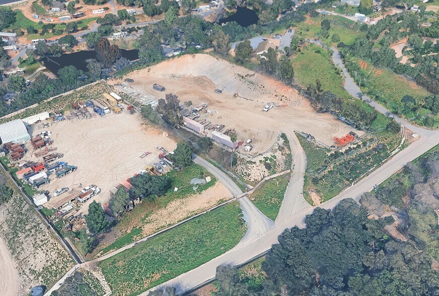 8490 Nelson Way, Escondido, CA à louer - Photo de l’immeuble – Image 2 sur 3