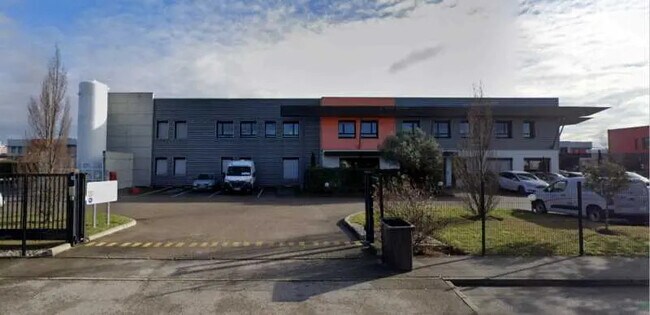 Plus de détails pour Local d’activités à vendre