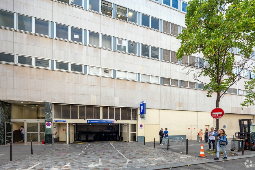 48 Boulevard Haussmann, Paris à louer - Photo de l’immeuble – Image 3 sur 7