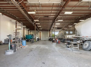 24001 NE Sandy Blvd, Troutdale, OR à louer Photo intérieure– Image 2 sur 5