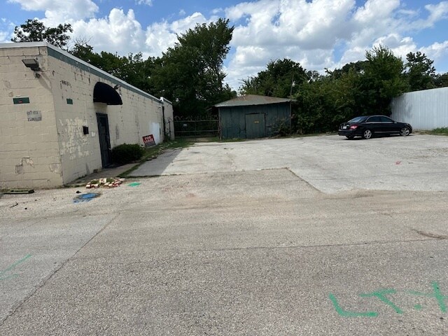 607 Yuma Ct, Dallas, TX à louer - Photo de l’immeuble – Image 3 sur 9