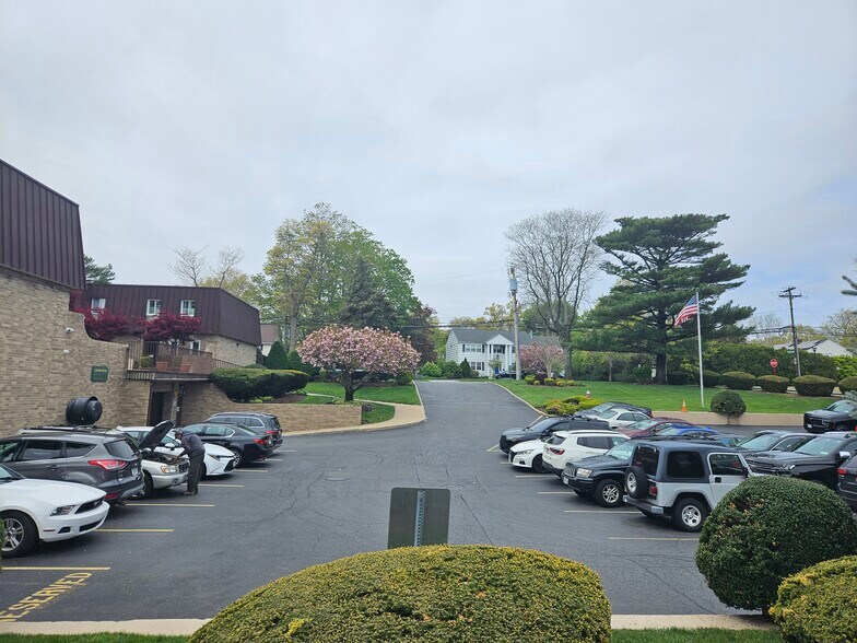 230 Hilton Ave, Hempstead, NY à vendre - Photo de l’immeuble – Image 2 sur 2