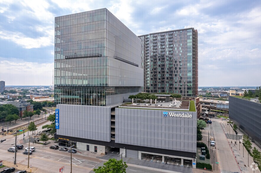 2550 Pacific Ave, Dallas, TX à louer - Photo de l’immeuble – Image 2 sur 30