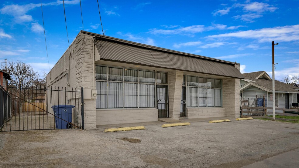 518 W Hildebrand Ave, San Antonio, TX à louer - Photo de l’immeuble – Image 1 sur 26