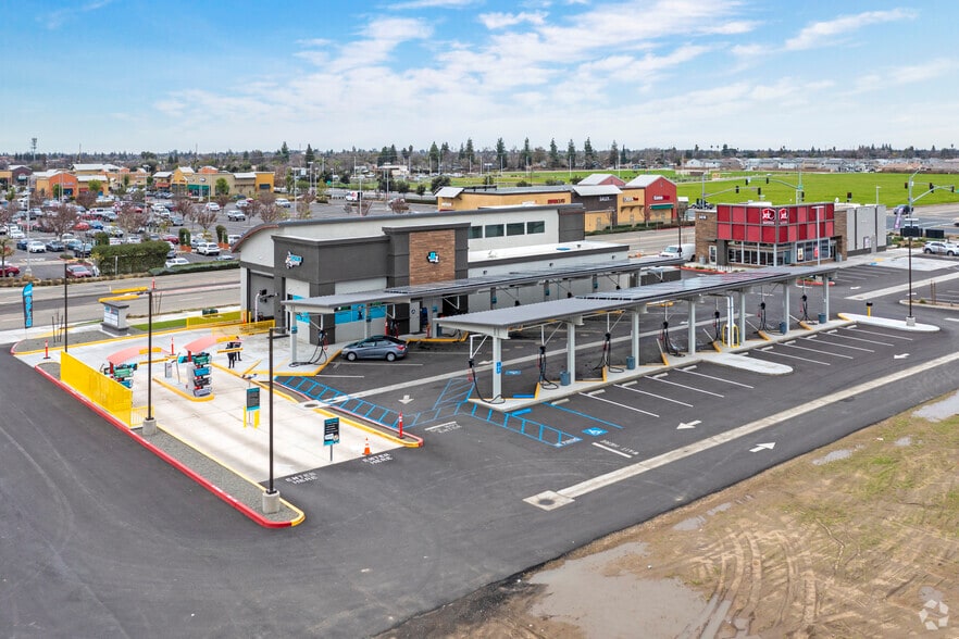 318 W Shannon Pky, Visalia, CA à vendre - Aérien – Image 3 sur 16