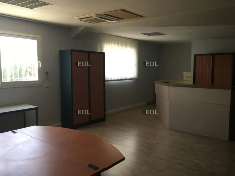 Local d'activités dans Orange à vendre - Photo intérieure – Image 2 sur 4