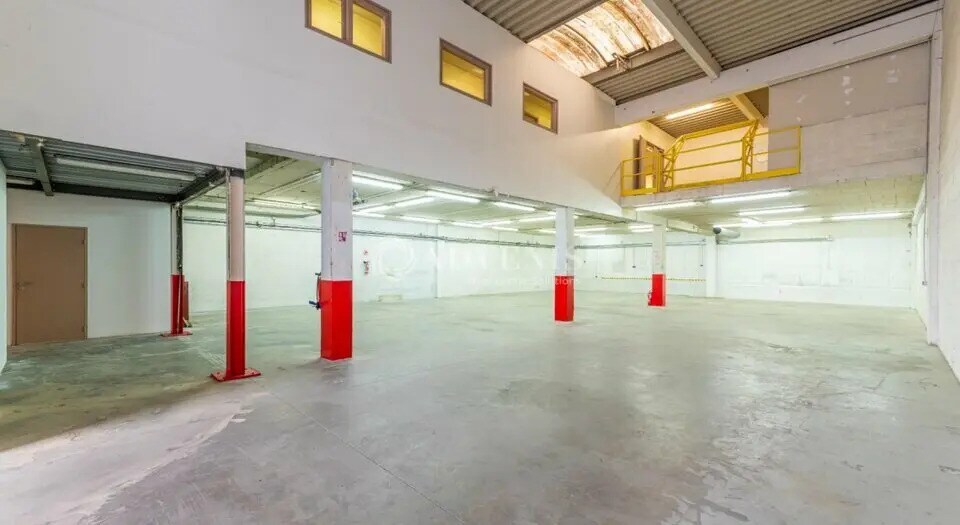 Local d'activités dans Baillet-en-France à vendre - Photo de l’immeuble – Image 3 sur 5