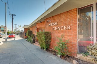 Plus de détails pour 8512 Whitworth Dr, Los Angeles, CA - Bureau à vendre