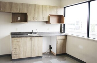 15111 123 Ave, Edmonton, AB à louer Photo intérieure– Image 2 sur 2