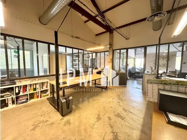 Plus de détails pour Local d’activités à vendre