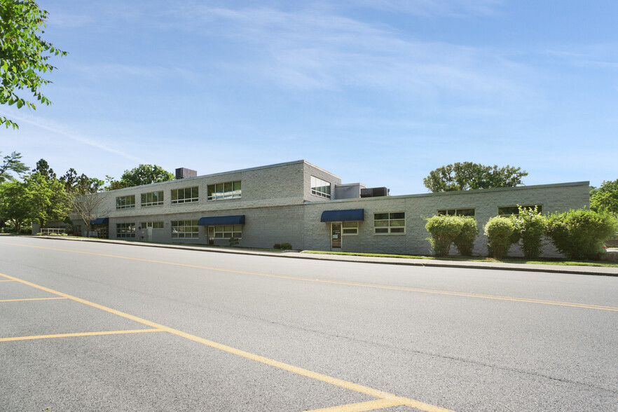 185 Kisco Ave, Mount Kisco, NY à louer - Photo de l’immeuble – Image 1 sur 8