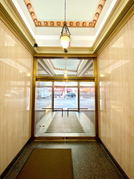 1220 Broadway, New York, NY à louer - Hall d’entrée – Image 3 sur 5