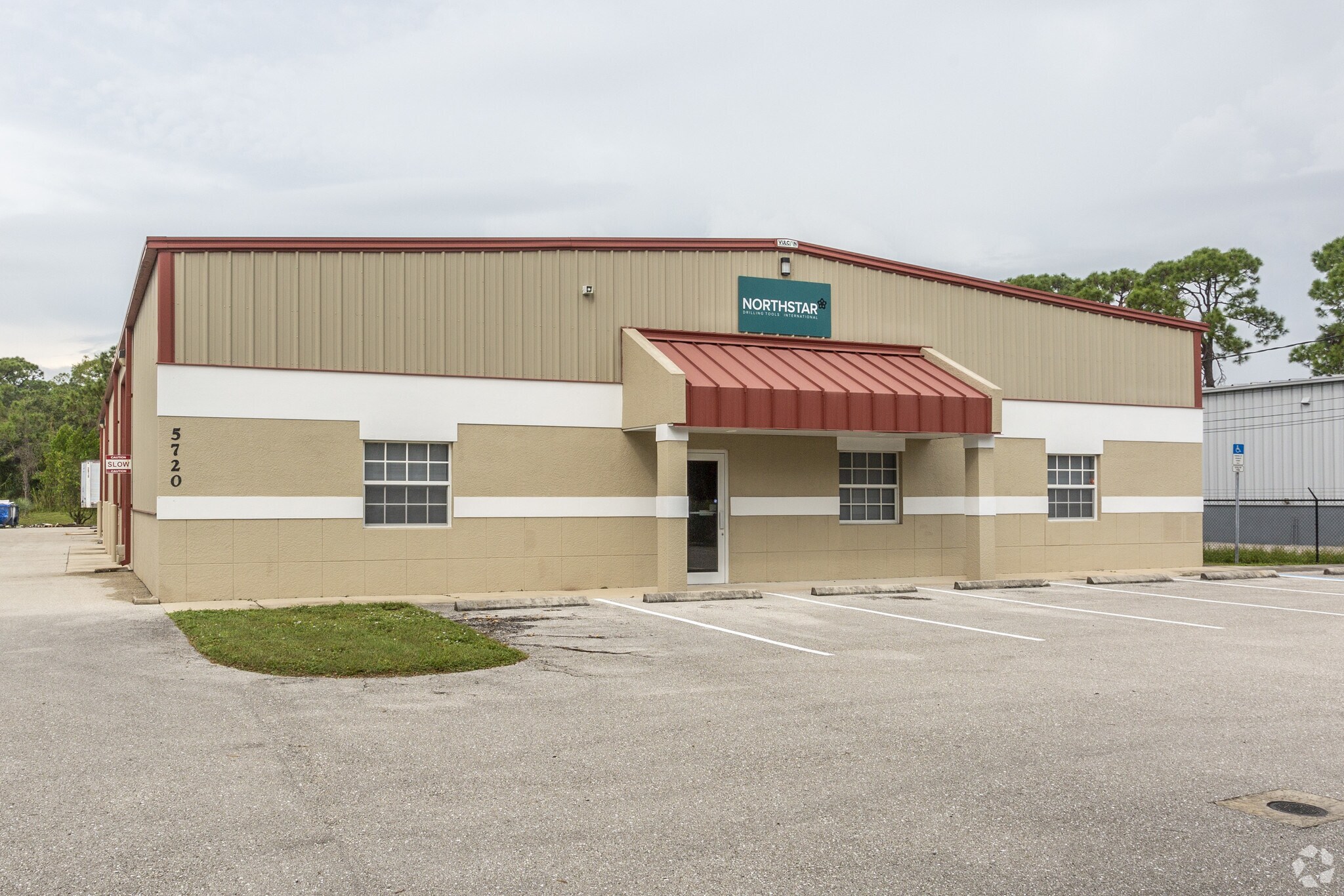 5720 Zip Dr, Fort Myers, FL à louer Photo principale– Image 1 sur 6