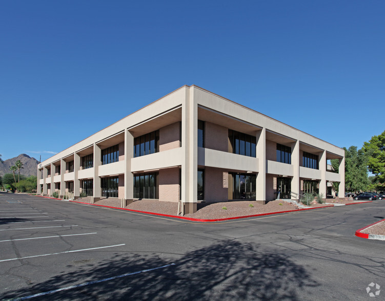 5111 N Scottsdale Rd, Scottsdale, AZ à louer - Photo de l’immeuble – Image 3 sur 11