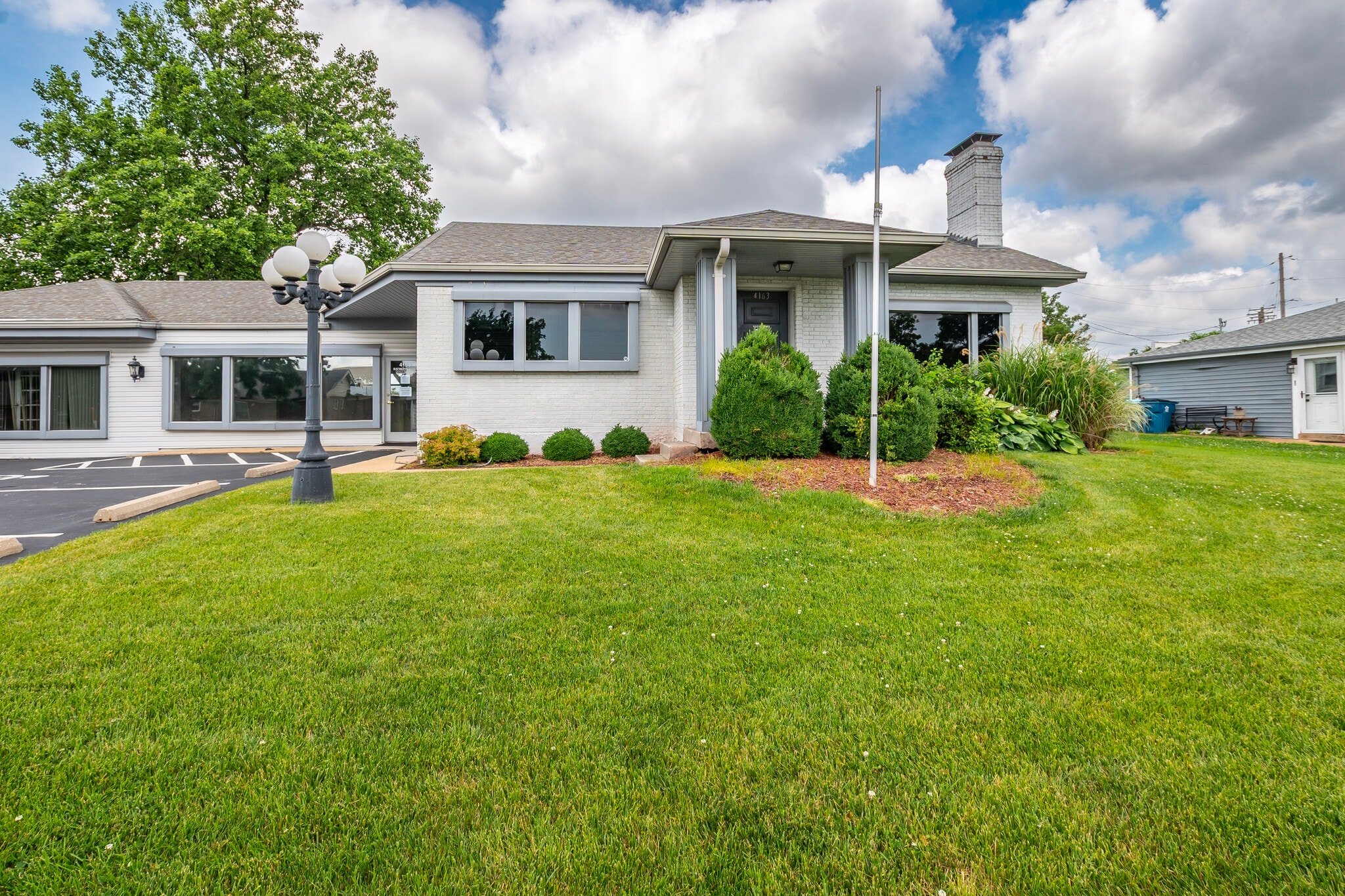 4163 Crescent Dr, Saint Louis, MO à vendre Photo de l’immeuble– Image 1 sur 41
