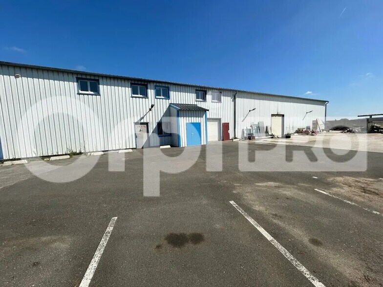 Local d’activités dans Varennes-Jarcy à louer - Photo de l’immeuble – Image 3 sur 9