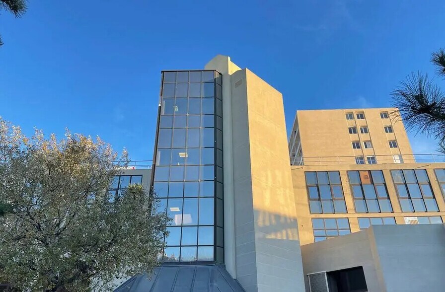 Bureau dans Aix-en-Provence à louer - Photo de l’immeuble – Image 1 sur 9