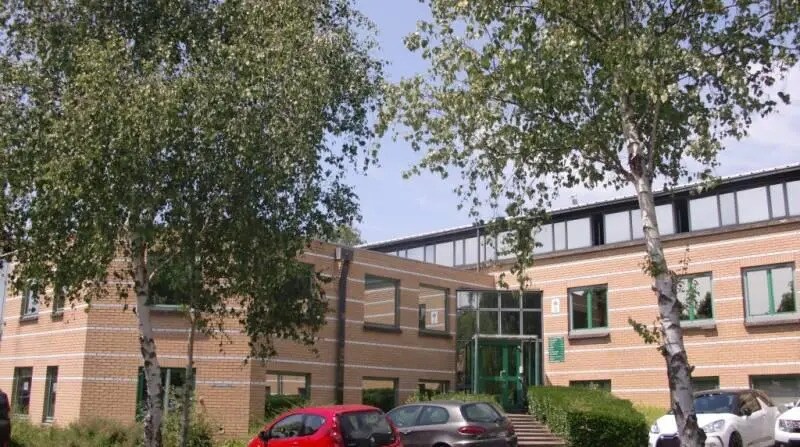 Rue Albert Einstein, Champs-sur-Marne à louer - Photo de l’immeuble – Image 1 sur 6