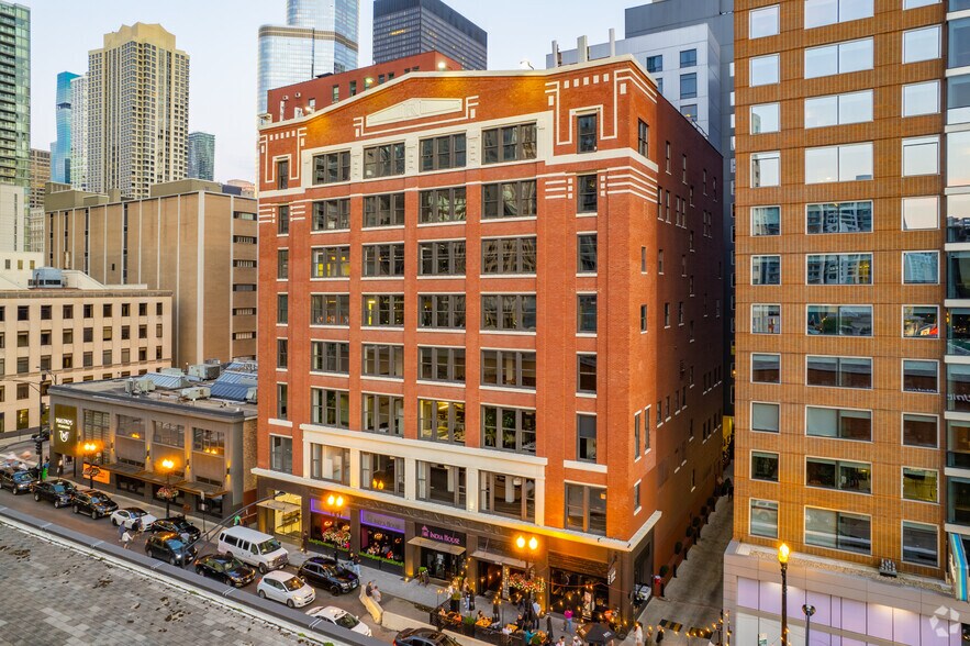 57-59 W Grand Ave, Chicago, IL à louer - Photo de l’immeuble – Image 1 sur 3