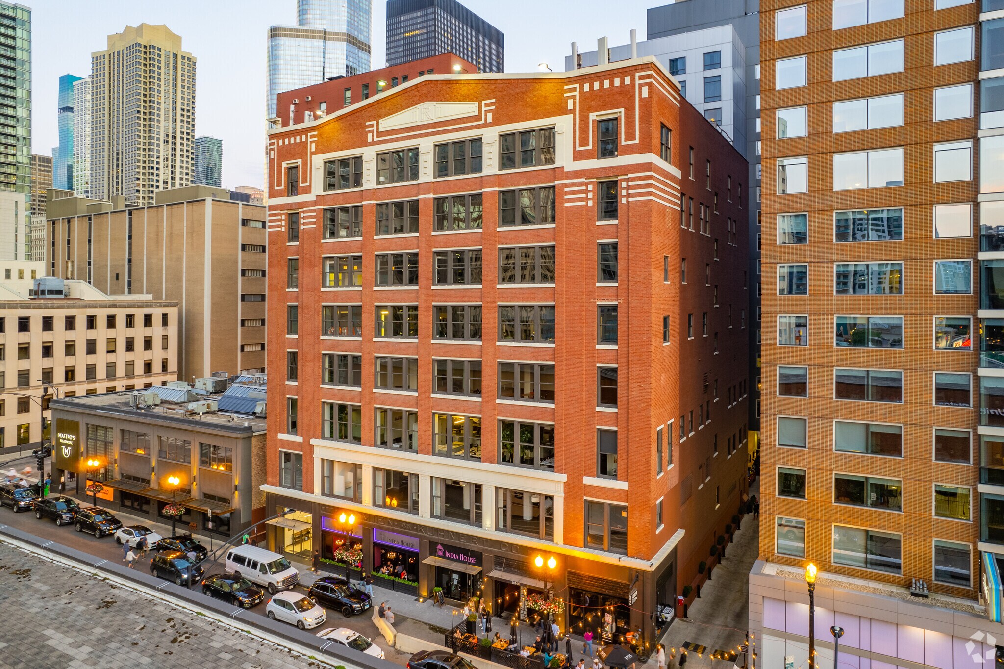 57-59 W Grand Ave, Chicago, IL à louer Photo de l’immeuble– Image 1 sur 4