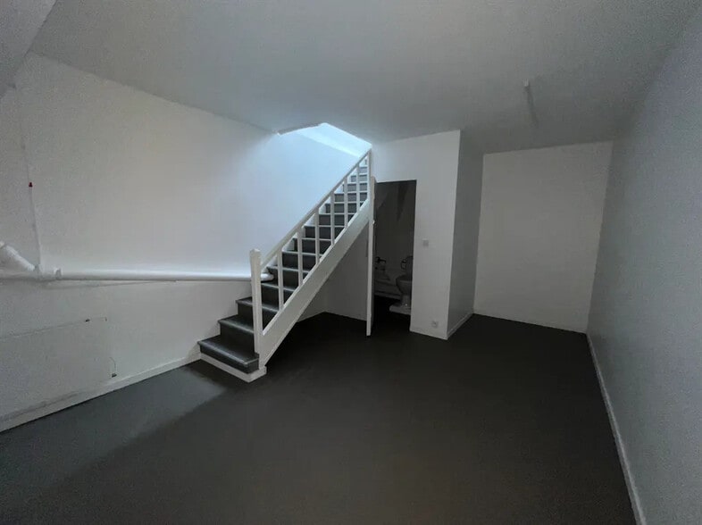 Local commercial dans Paris à louer - Photo de l’immeuble – Image 2 sur 4