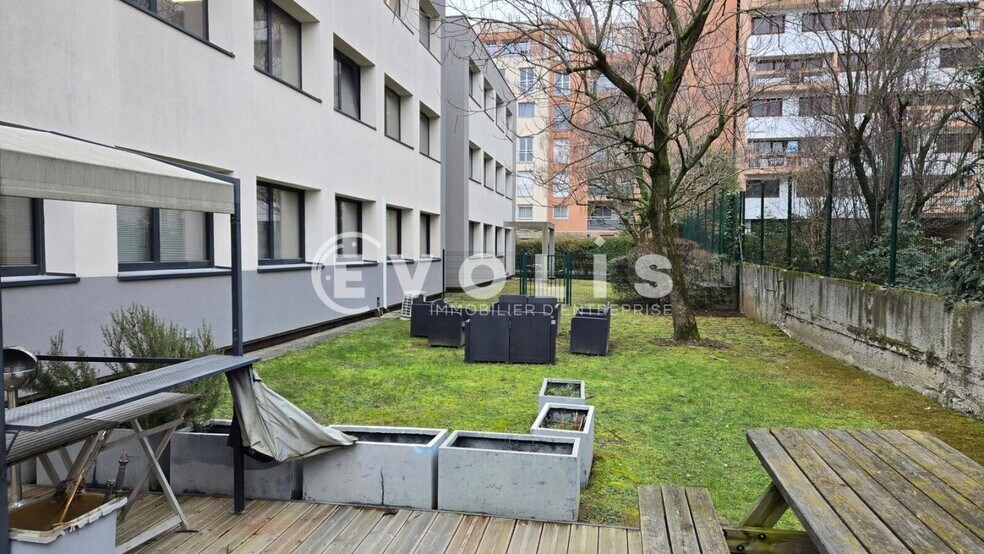 Bureau dans Clichy à vendre - Photo de l’immeuble – Image 2 sur 13