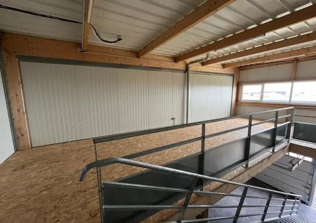 Plus de détails pour Local d'activités à louer