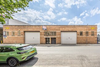 Plus de détails pour 52-56 Verney Rd, Londres - Industriel/Logistique à louer