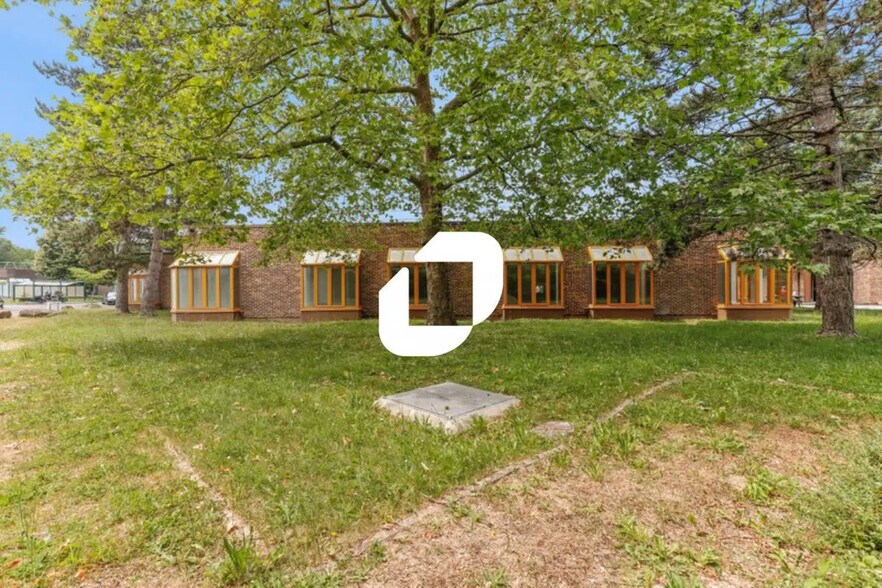 Bureau dans Croissy-Beaubourg à louer - Photo de l’immeuble – Image 2 sur 14