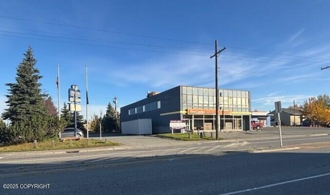123 E Fireweed Ln, Anchorage, AK à louer - Photo de l’immeuble – Image 2 sur 3