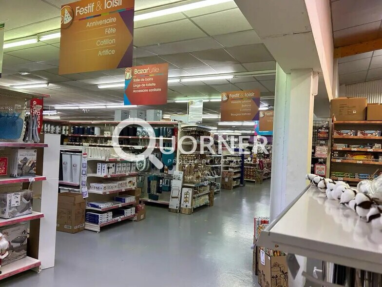 Local commercial dans Descartes à vendre - Photo de l’immeuble – Image 1 sur 10