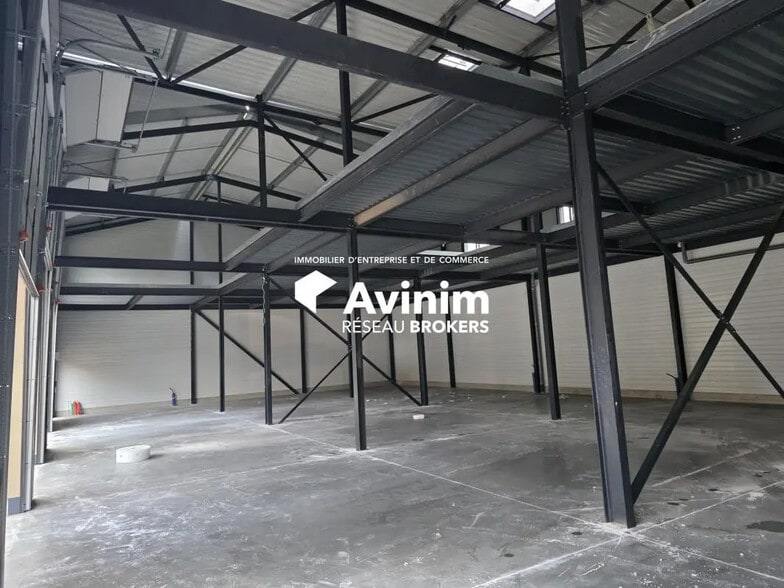 Industriel/Logistique dans Castries à vendre - Photo intérieure – Image 2 sur 3