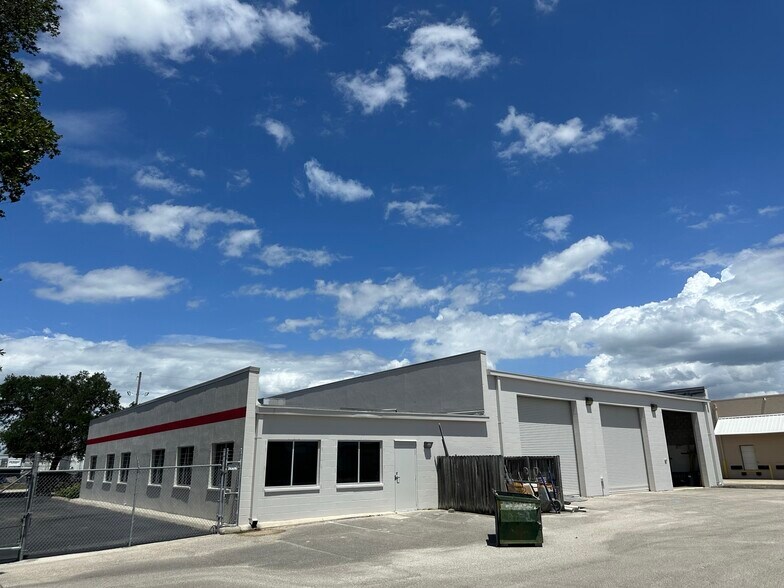 3350 122nd Ave N, Clearwater, FL à louer - Photo de l’immeuble – Image 2 sur 4