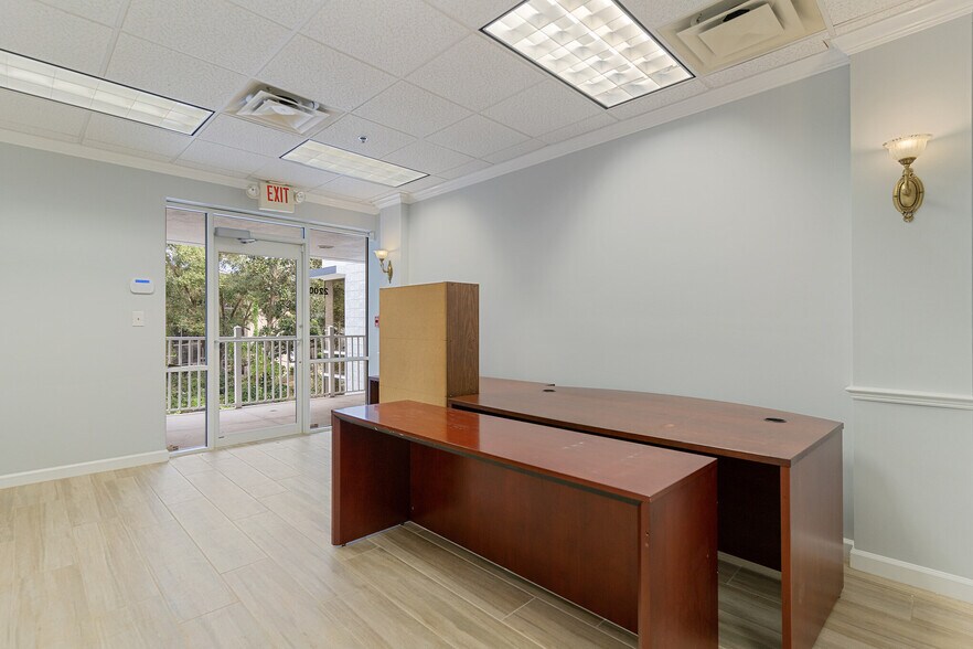 230 N Westmonte Dr, Altamonte Springs, FL à louer - Photo de l’immeuble – Image 3 sur 13