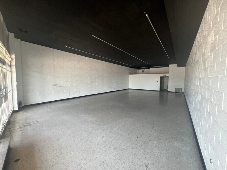 2419-2435 N Classen Blvd, Oklahoma City, OK à louer - Photo de l’immeuble – Image 3 sur 5