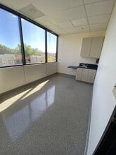 2067 W Vista Way, Vista, CA à louer Photo intérieure– Image 2 sur 10