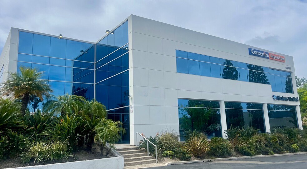 15751 Rockfield Blvd, Irvine, CA à louer - Photo de l’immeuble – Image 1 sur 13