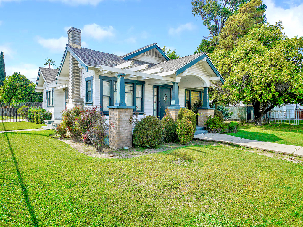 1204 N Ross St, Santa Ana, CA à vendre Photo principale– Image 1 sur 19